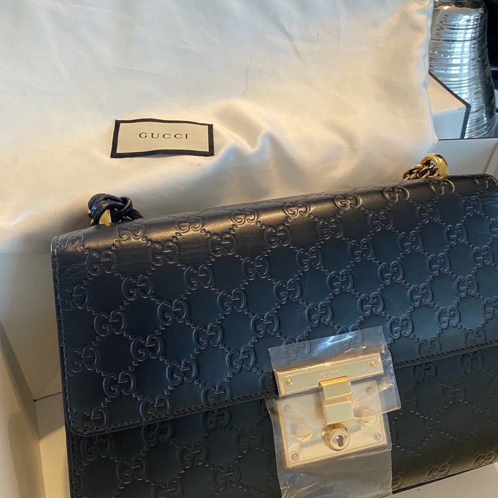 ❌SOLD❌ Padlock GUCCI Signature shoulder bag
